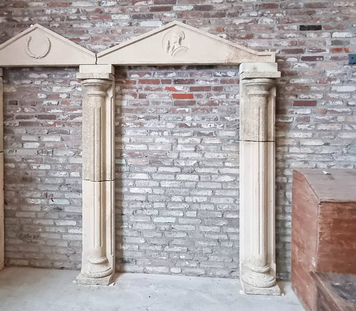 Zandstenen-dubbele-Portiek