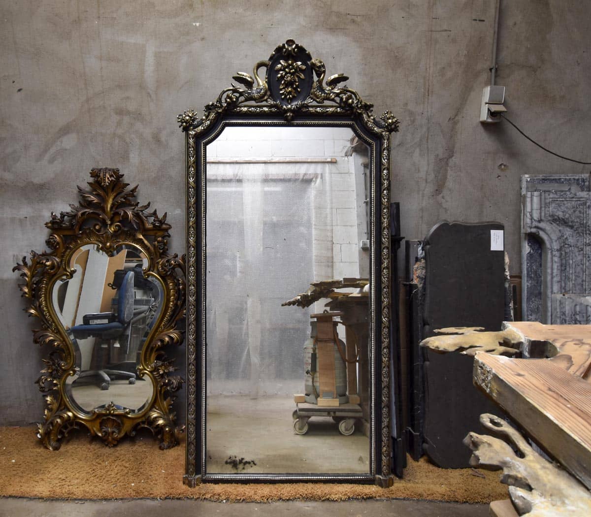 Antieke-Kuifspiegel-Met-draken