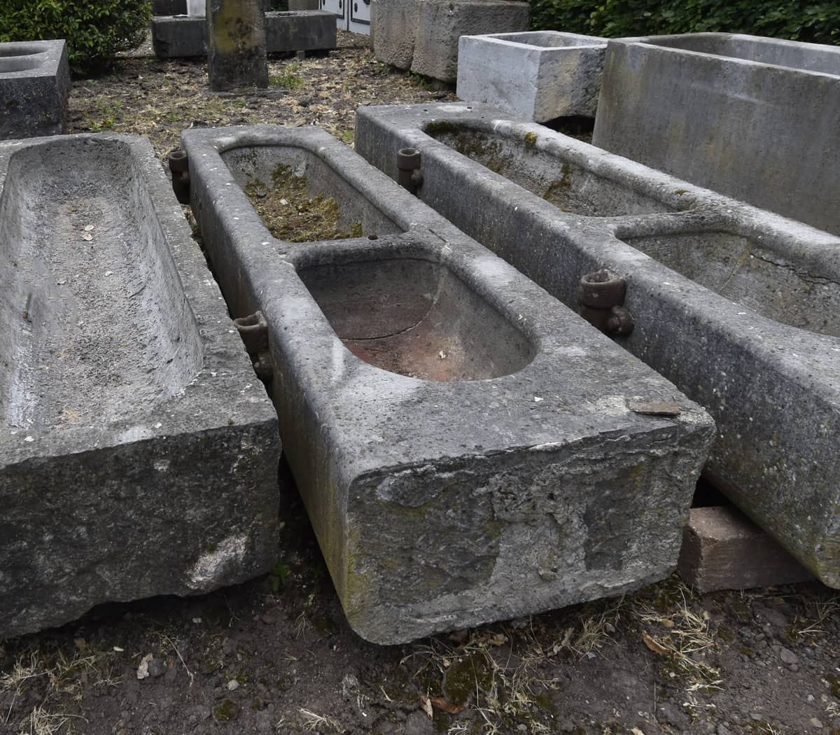 Hardstenen-dubbele-trog