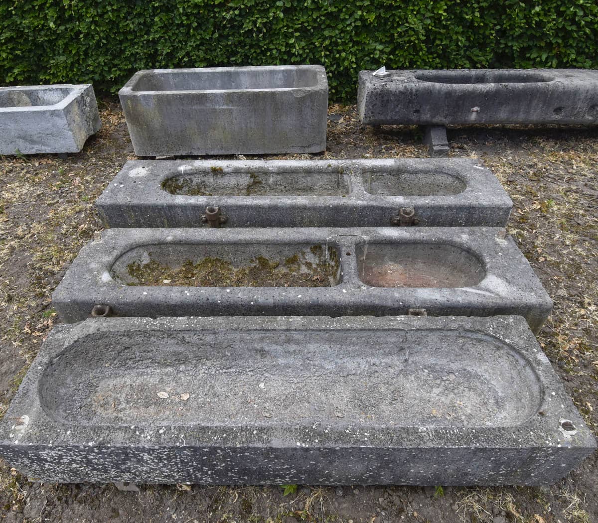 Hardstenen-dubbele-trog