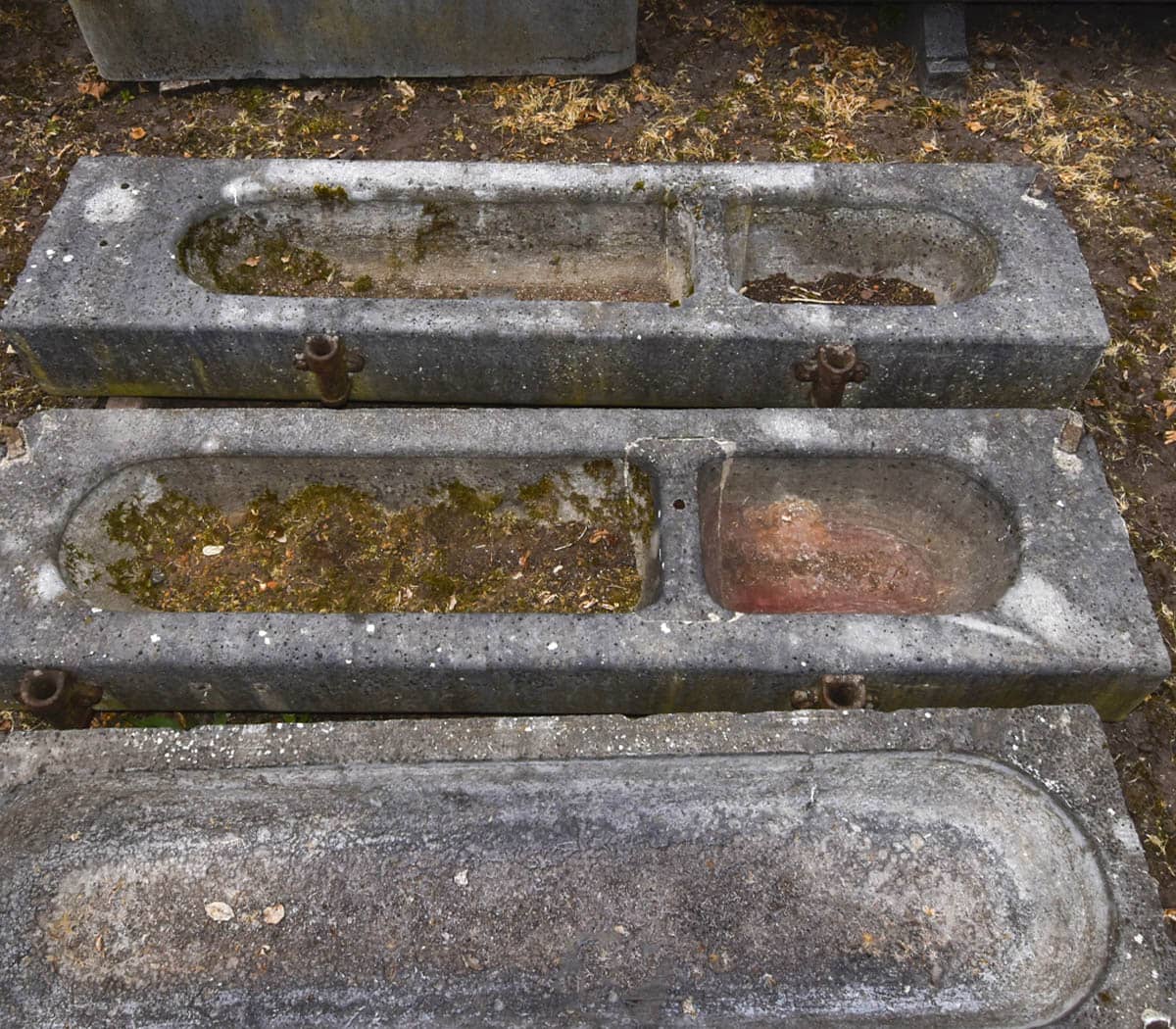 Hardstenen-dubbele-trog