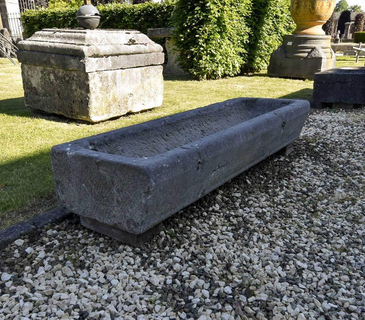 Hardstenen-trog