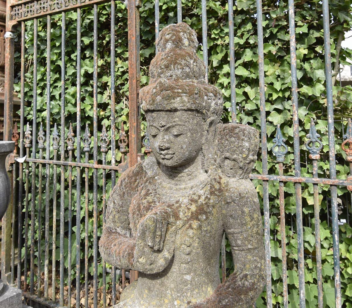 Lavastenen-Boeddha-beeld