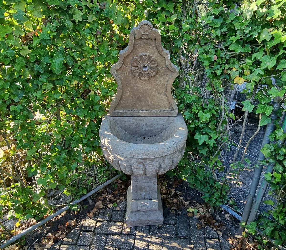 Natuurstenen-wandfontein