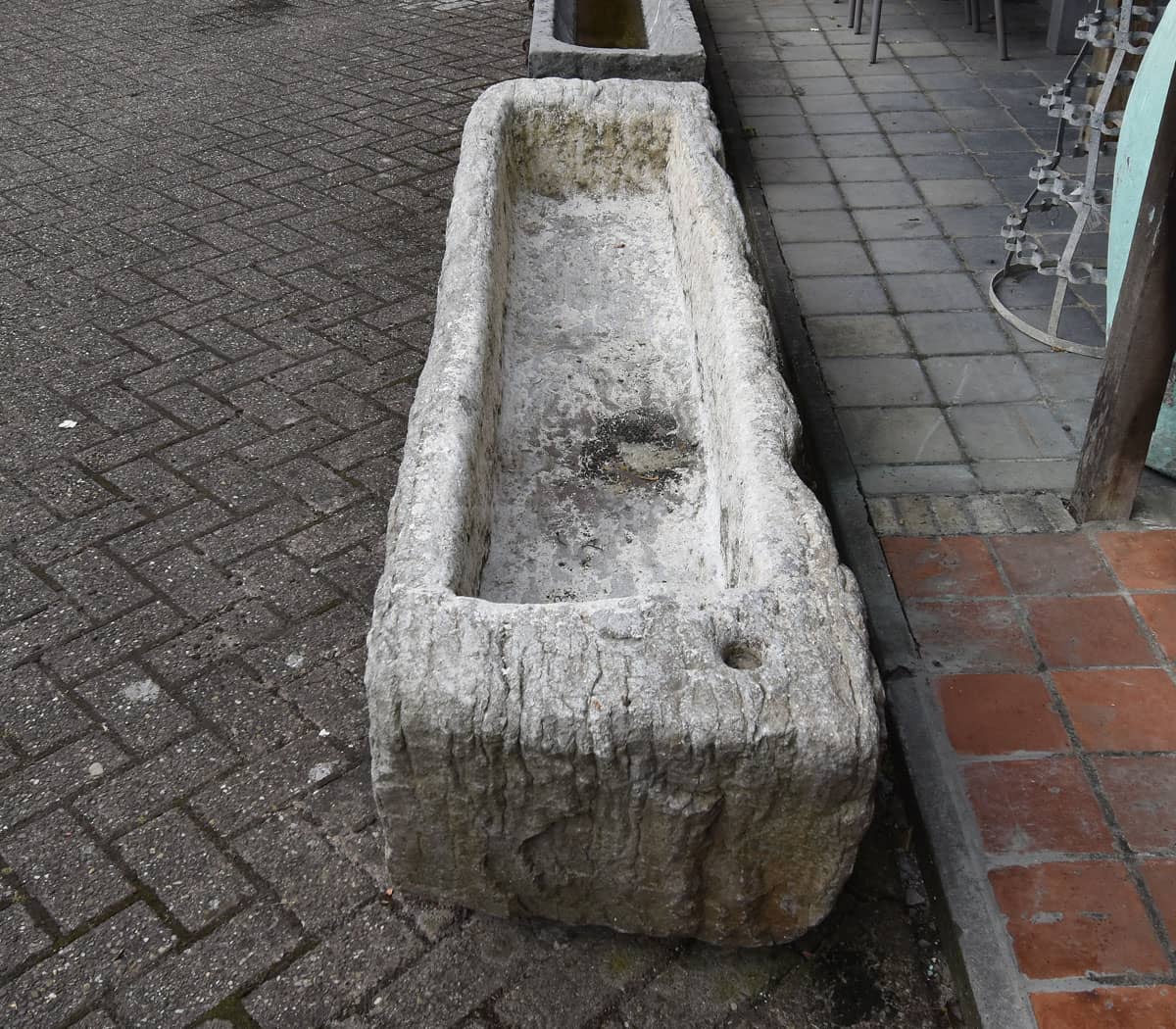 Zandstenen-trog