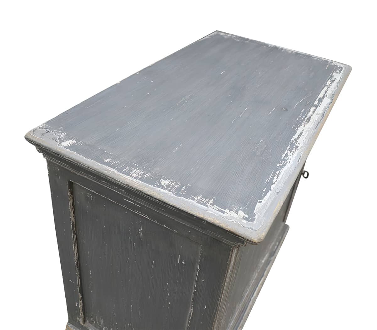 Houten-kast-met-deur