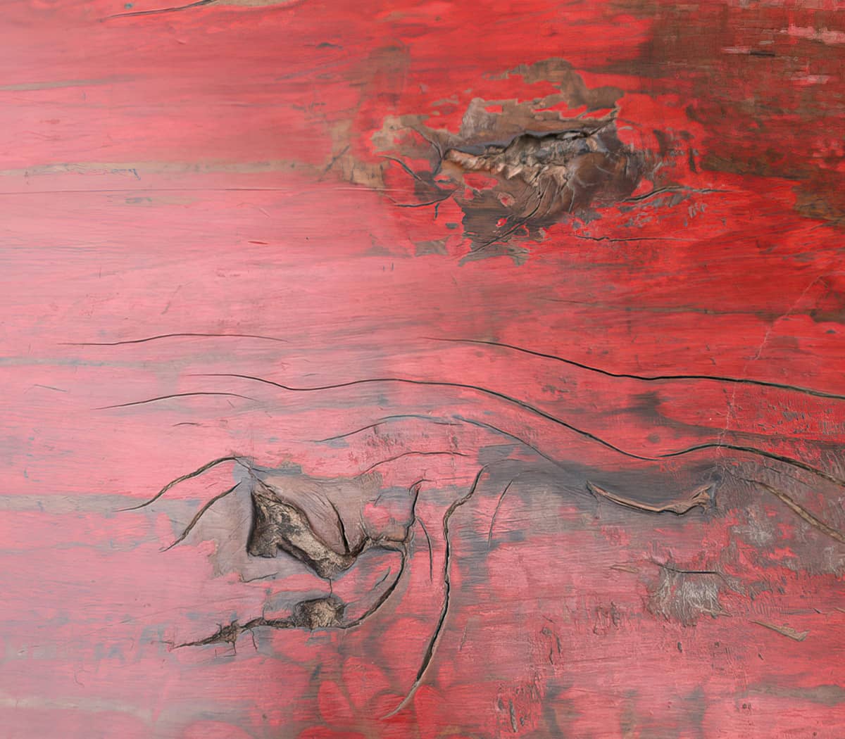 Rode-houten-wandtafel-met-lades