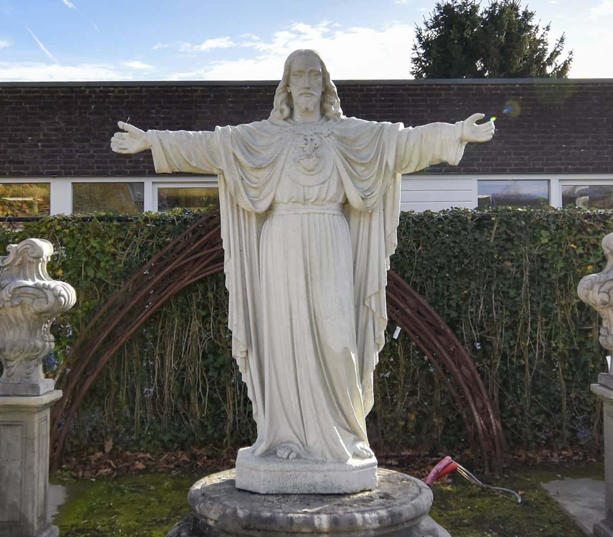 Stenen-beeld-Jezus
