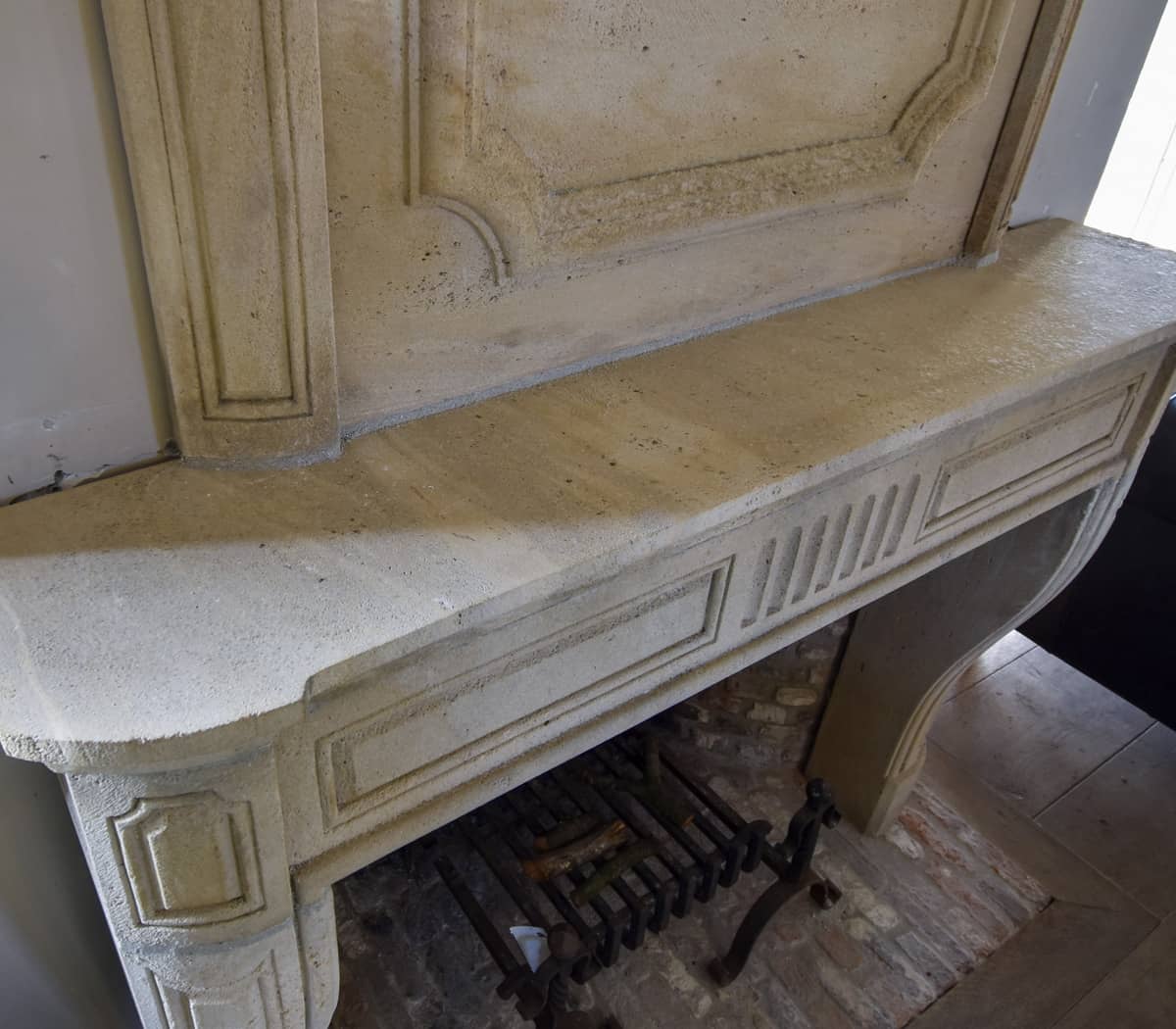 Zandstenen-trumeu-voorzetschouw