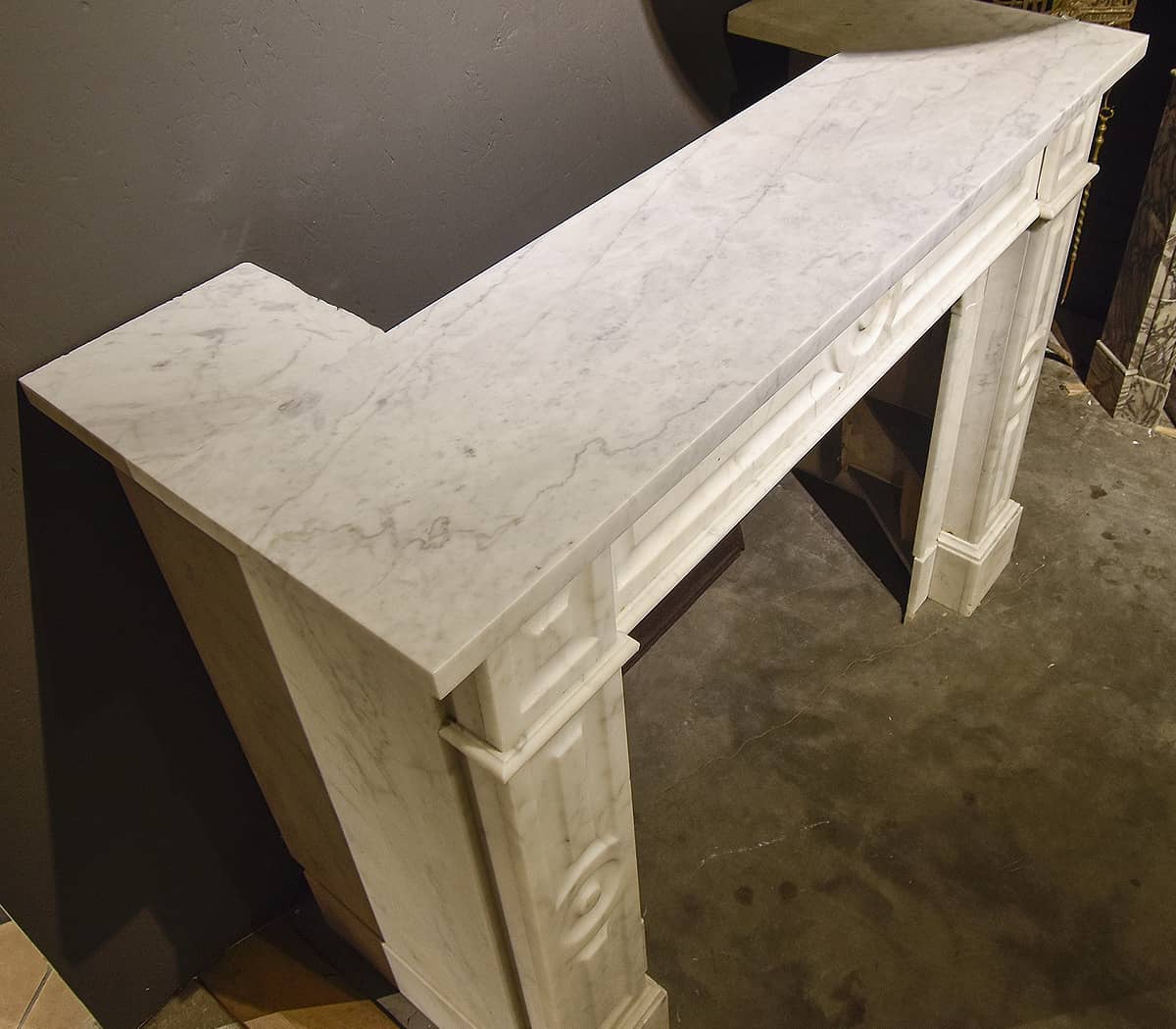 Wit-marmeren-ombouwschouw