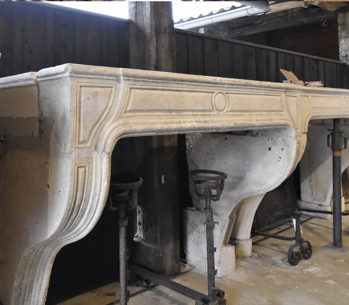 Zandstenen-ombouwschouw