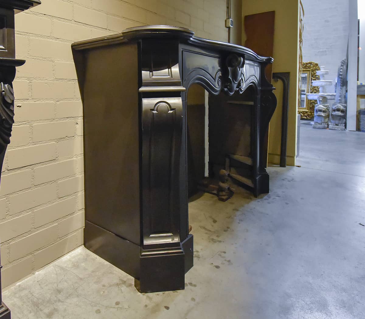 Zwart-marmeren-Louis-XV-ombouwschouw