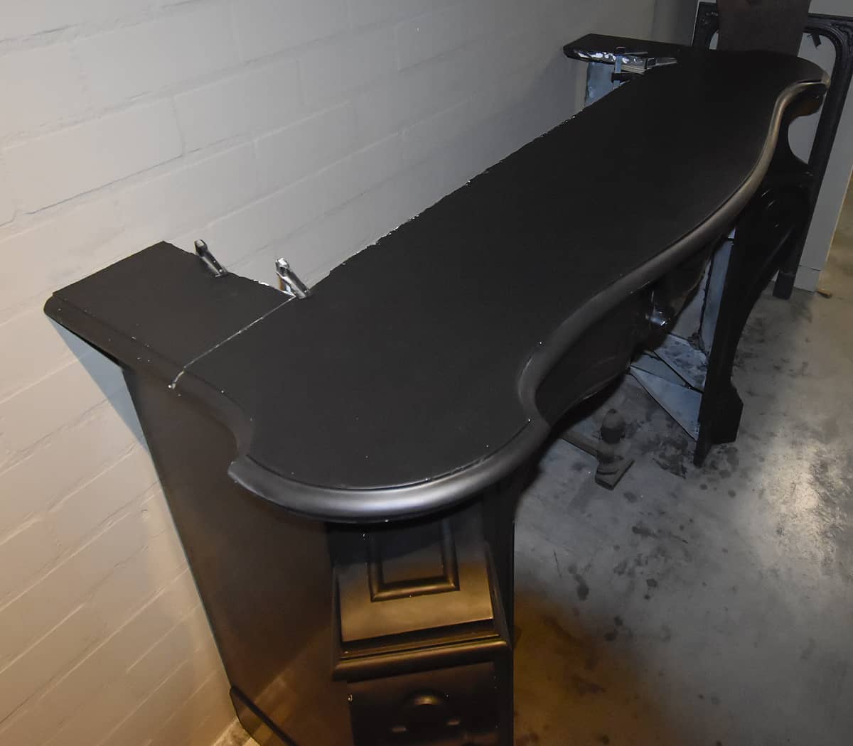 Zwart-marmeren-Louis-XV-ombouwschouw