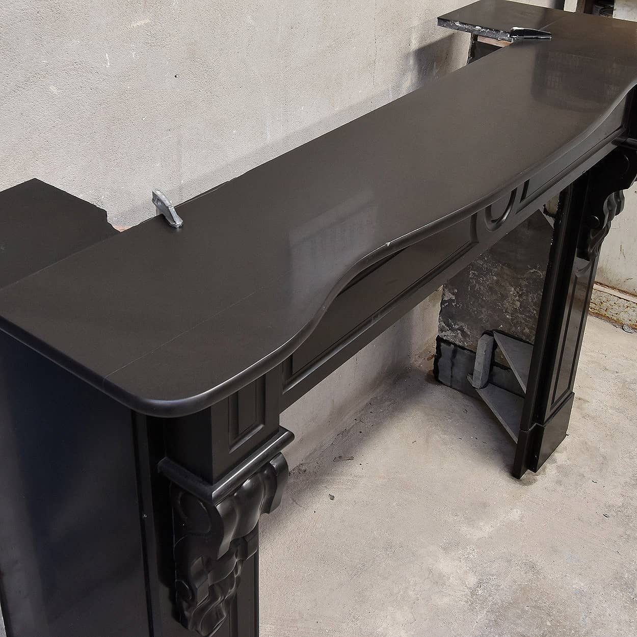 Zwart-marmeren-ombouwschouw