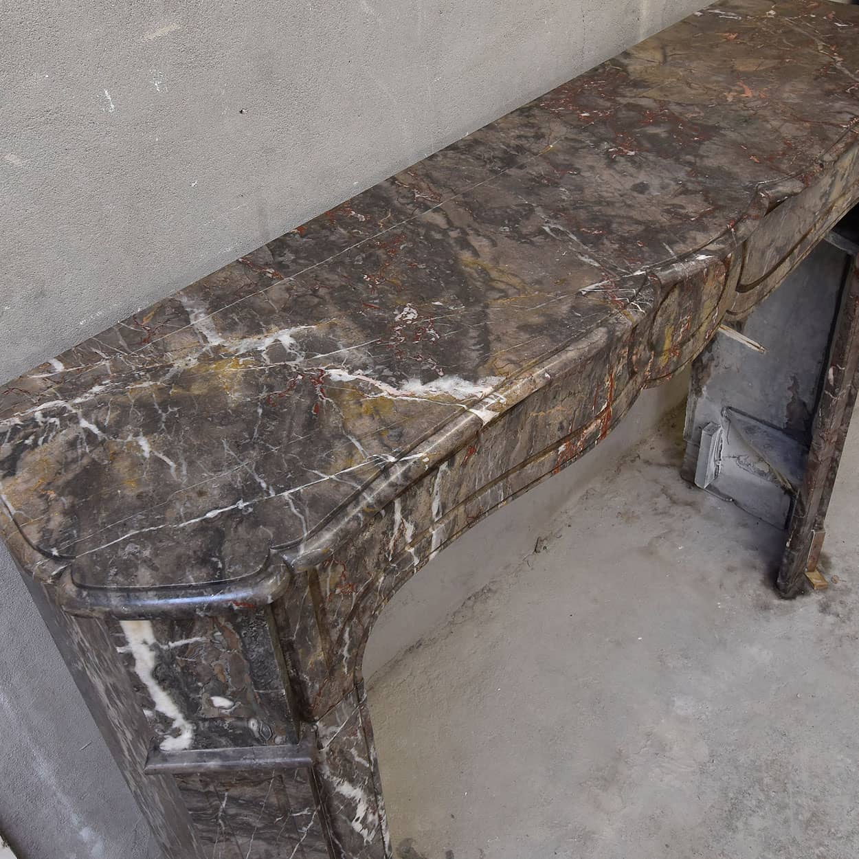 Marmeren-Pompadour-voorzetschouw