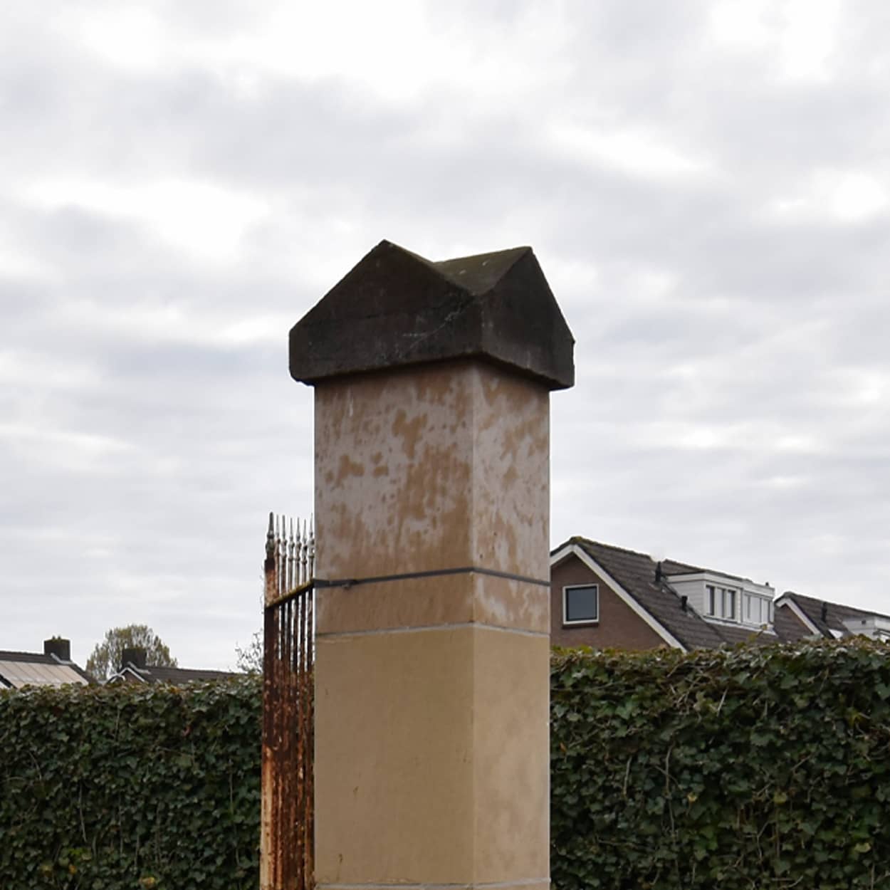 Zandstenen-poortpalen