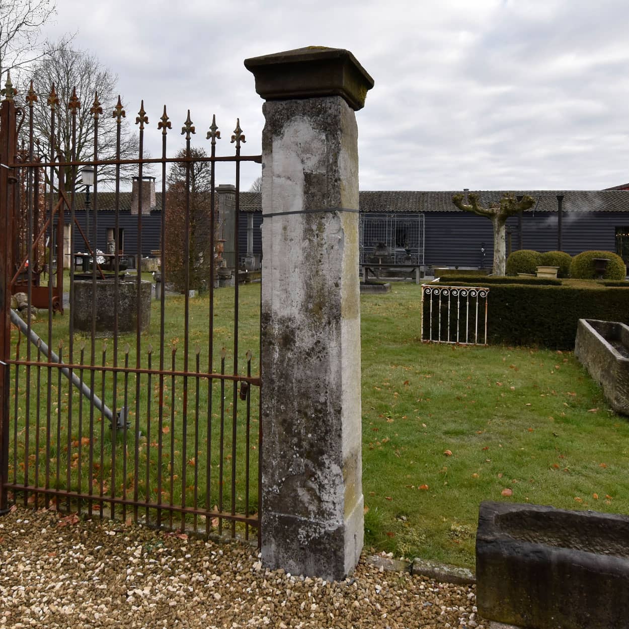 Zandstenen-poortpalen