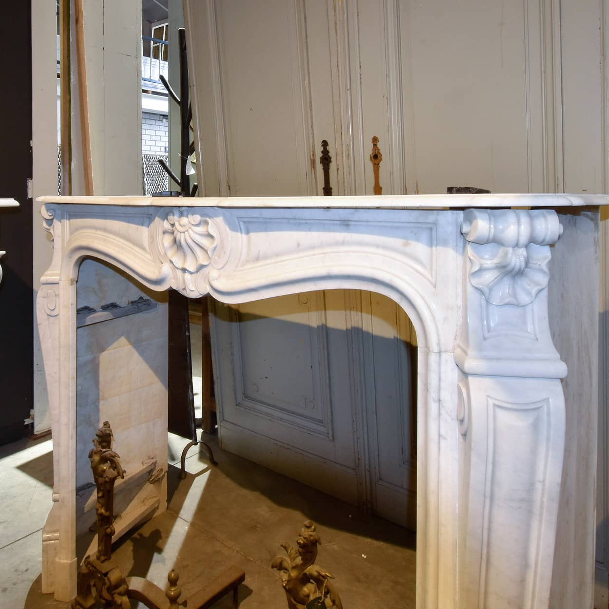 Antieke-Louis-XV-marmeren-ombouwschouw