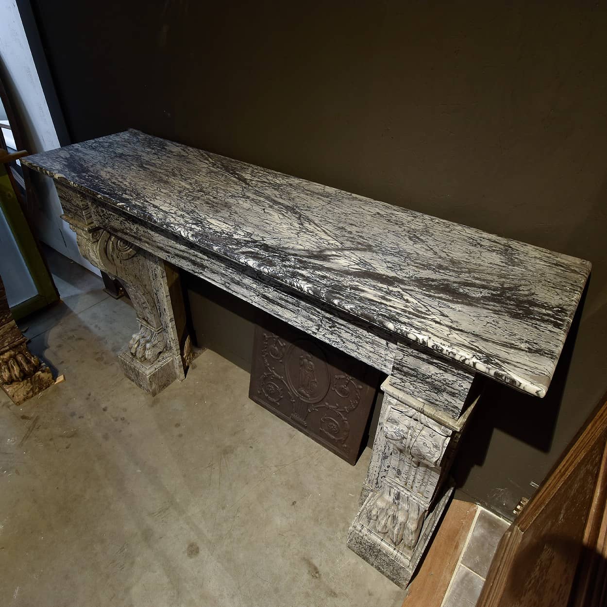 19e-eeuwse-Franse-schouw-met-leeuwenpootvoeten