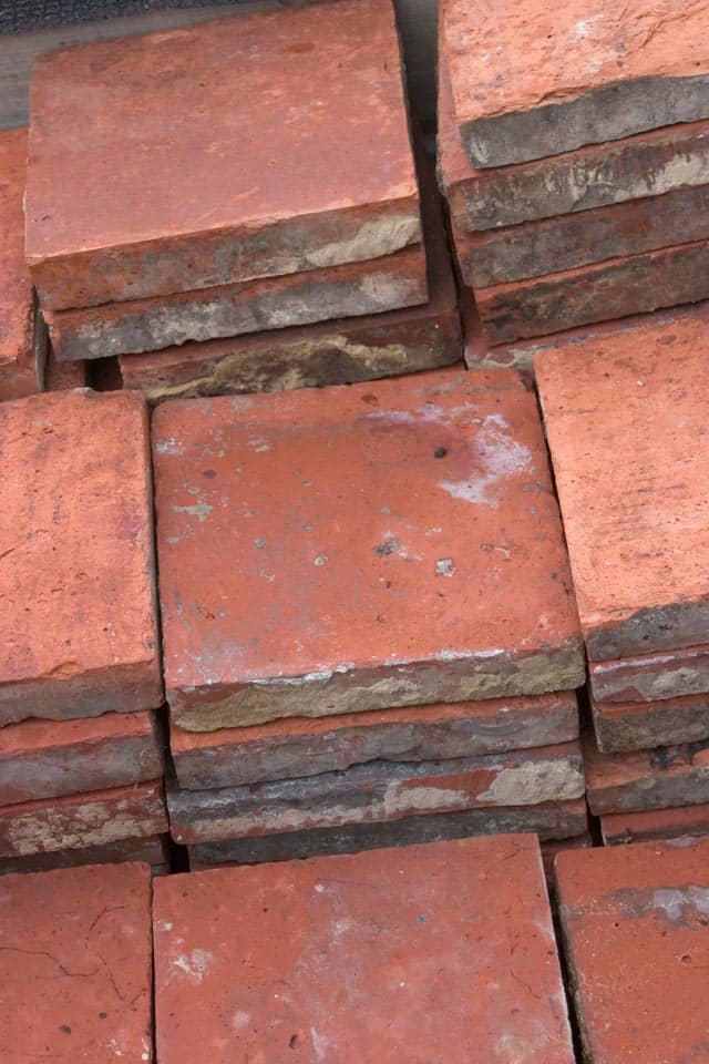 Antieke-Hollandse-rode-boeren-plavuizen-estrikken