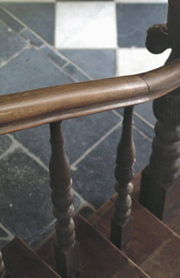 Arduin-Belgisch-hardsteen-blauwsteen-ofwel-pierre-bleue-grof-verouderd