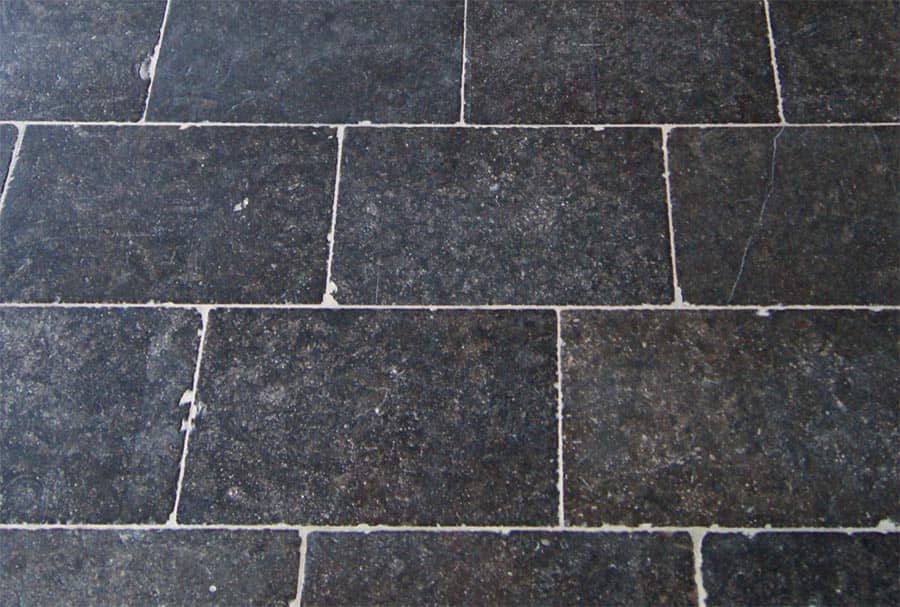 Belgisch-hardsteen-type-Liege-verouderd-op-banen