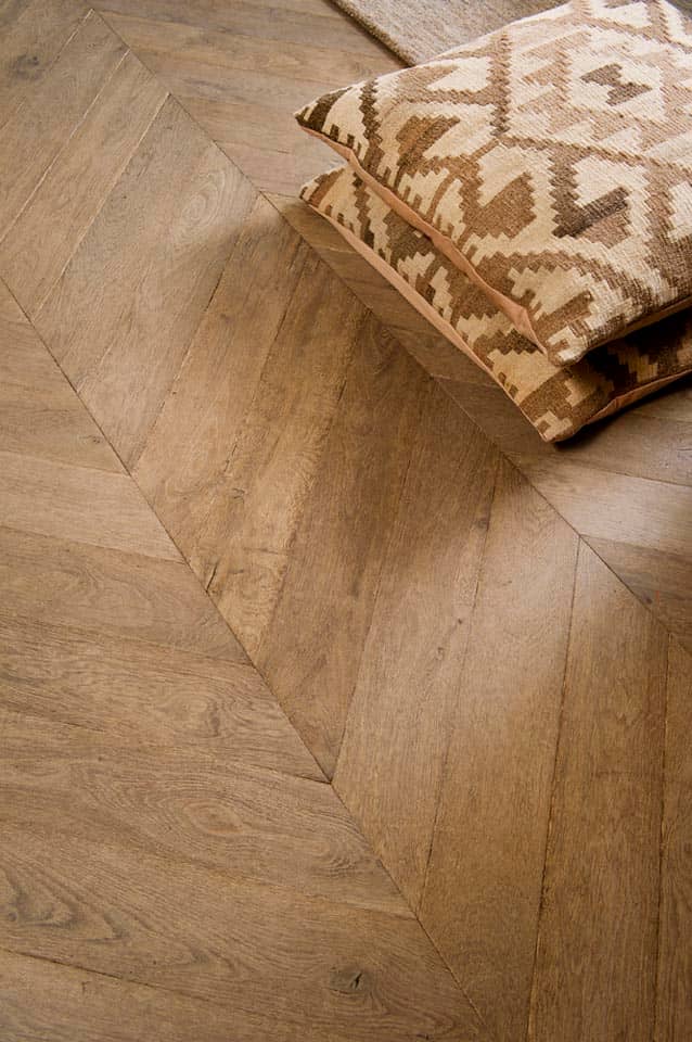 Hongaarse-punten-parket-19e-eeuws-verouderd-eiken
