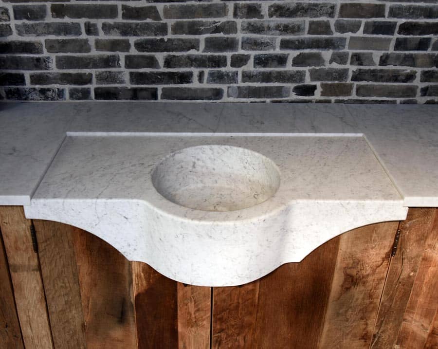 Keukenblok-met-carrara-marmer-blad-en-wasbak