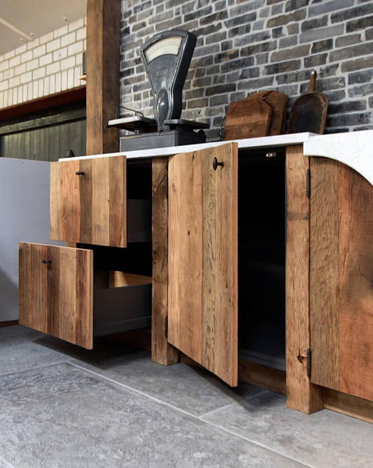 Keukenblok-met-carrara-marmer-blad-en-wasbak