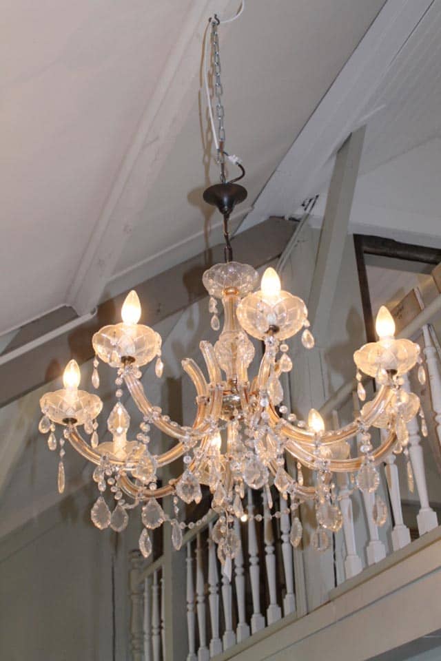 Meer-armige-Luster-kroonluchter-altijd-diverse-uitvoeringen.-Antiek-en-brocante-en-in-vele-prijsklassen