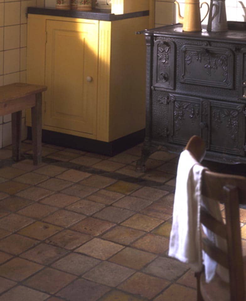 Oude-antieke-plavuizen-blanche-et-jaune