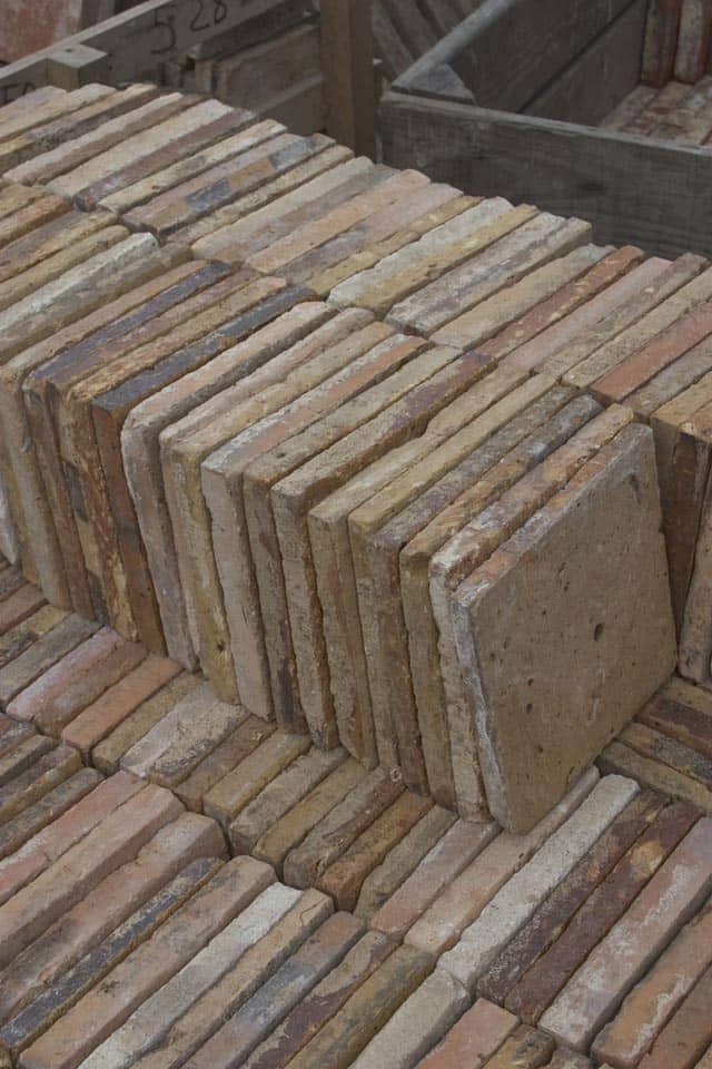 Oude-antieke-plavuizen-blanche-et-jaune