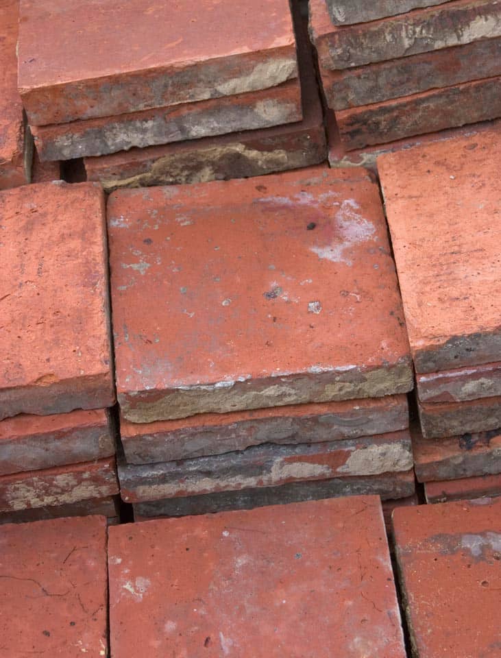 Oude-antieke-plavuizen-rood-genuanceerd