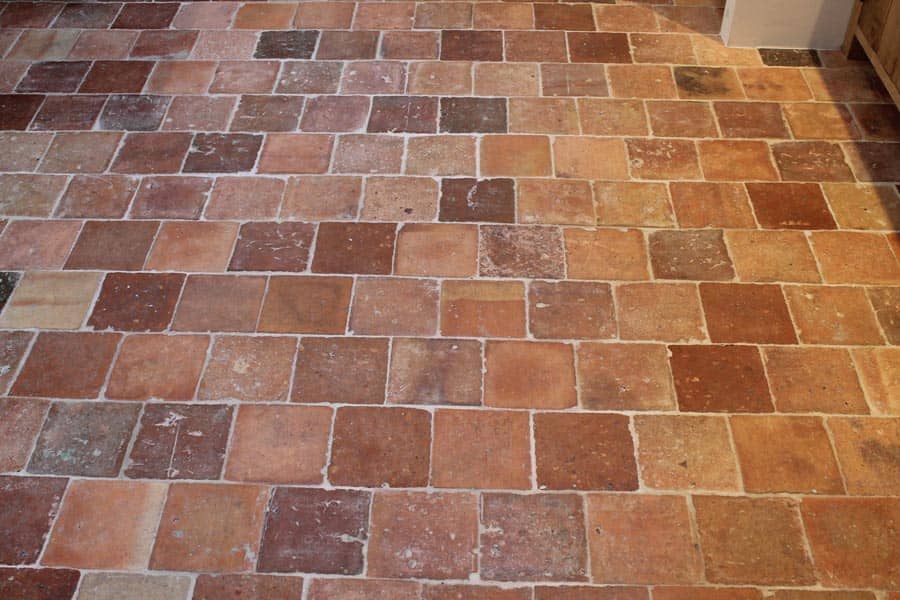 Oude-antieke-plavuizen-zalm-genuanceerd