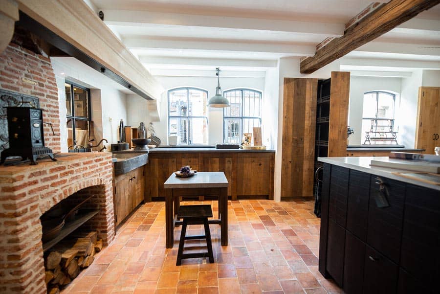 Oude-antieke-plavuizen-zalm-genuanceerd