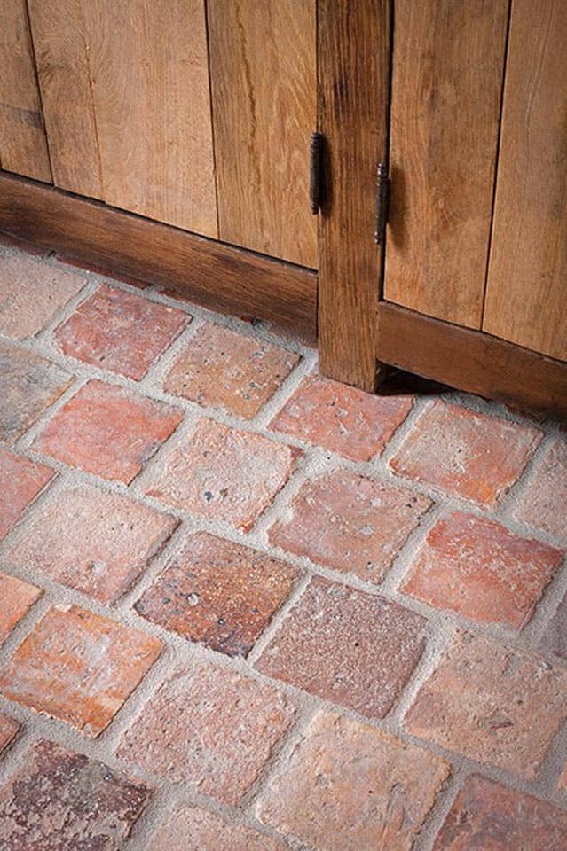 Oude-antieke-plavuizen-zalm-genuanceerd