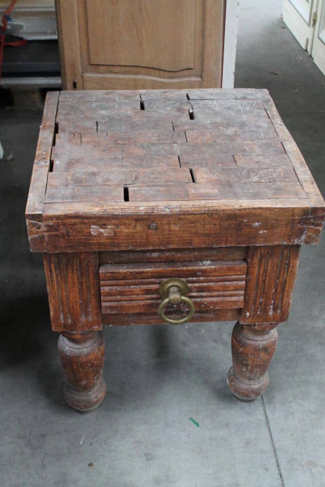 Oude-slagers-hakblok.-Origineel-We-hebben-vele-soorten-en-maten-hierin-kom-kijken-en-zie-de-verschillen