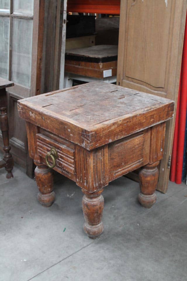 Oude-slagers-hakblok.-Origineel-We-hebben-vele-soorten-en-maten-hierin-kom-kijken-en-zie-de-verschillen