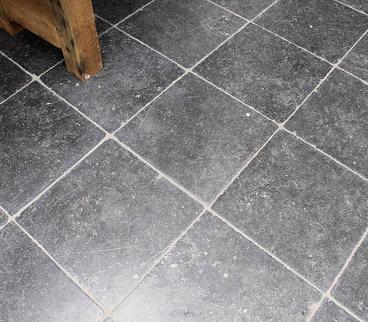 belgisch-hardsteen-namur-grof-verouderd