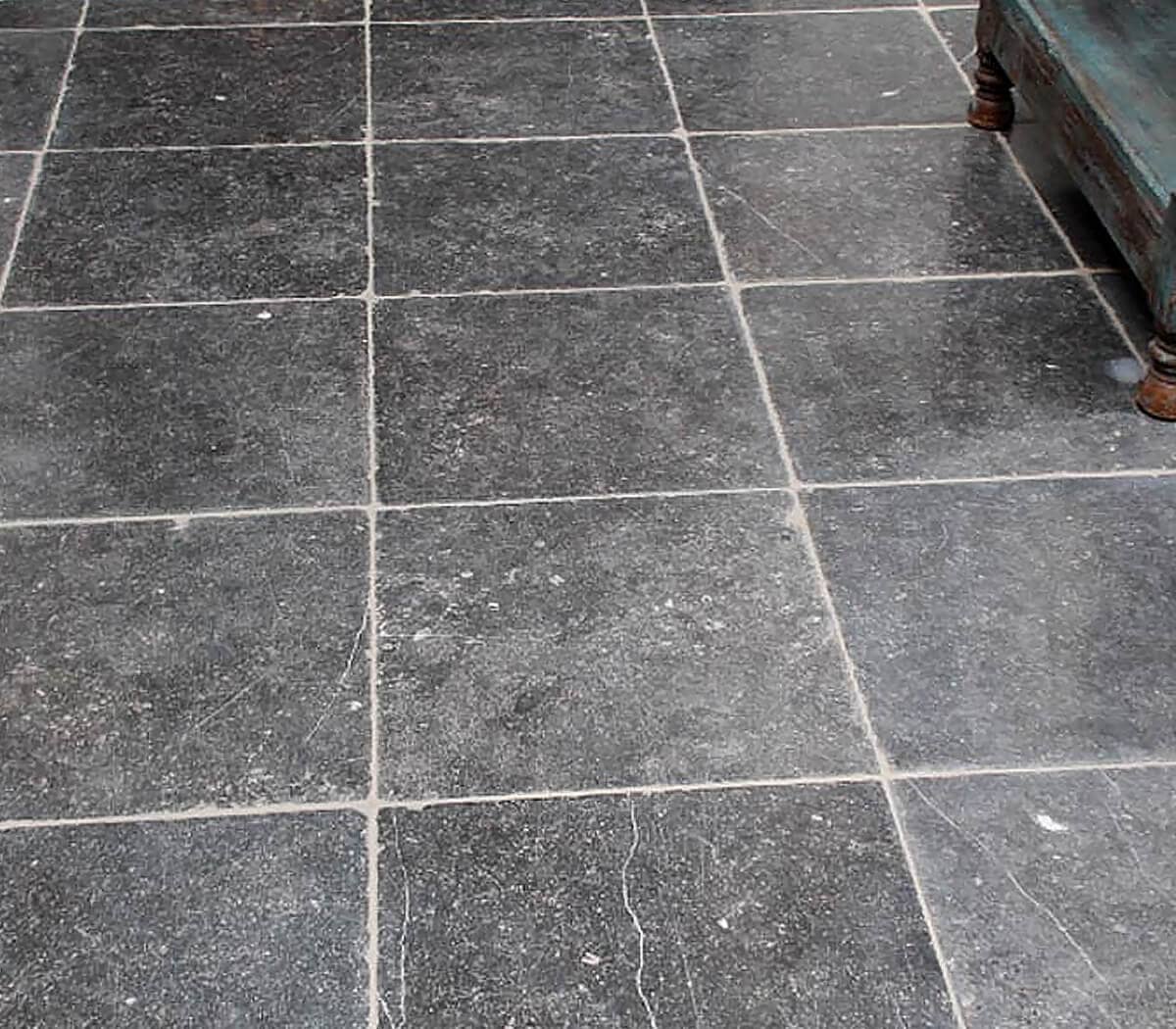 belgisch-hardsteen-namur-grof-verouderd