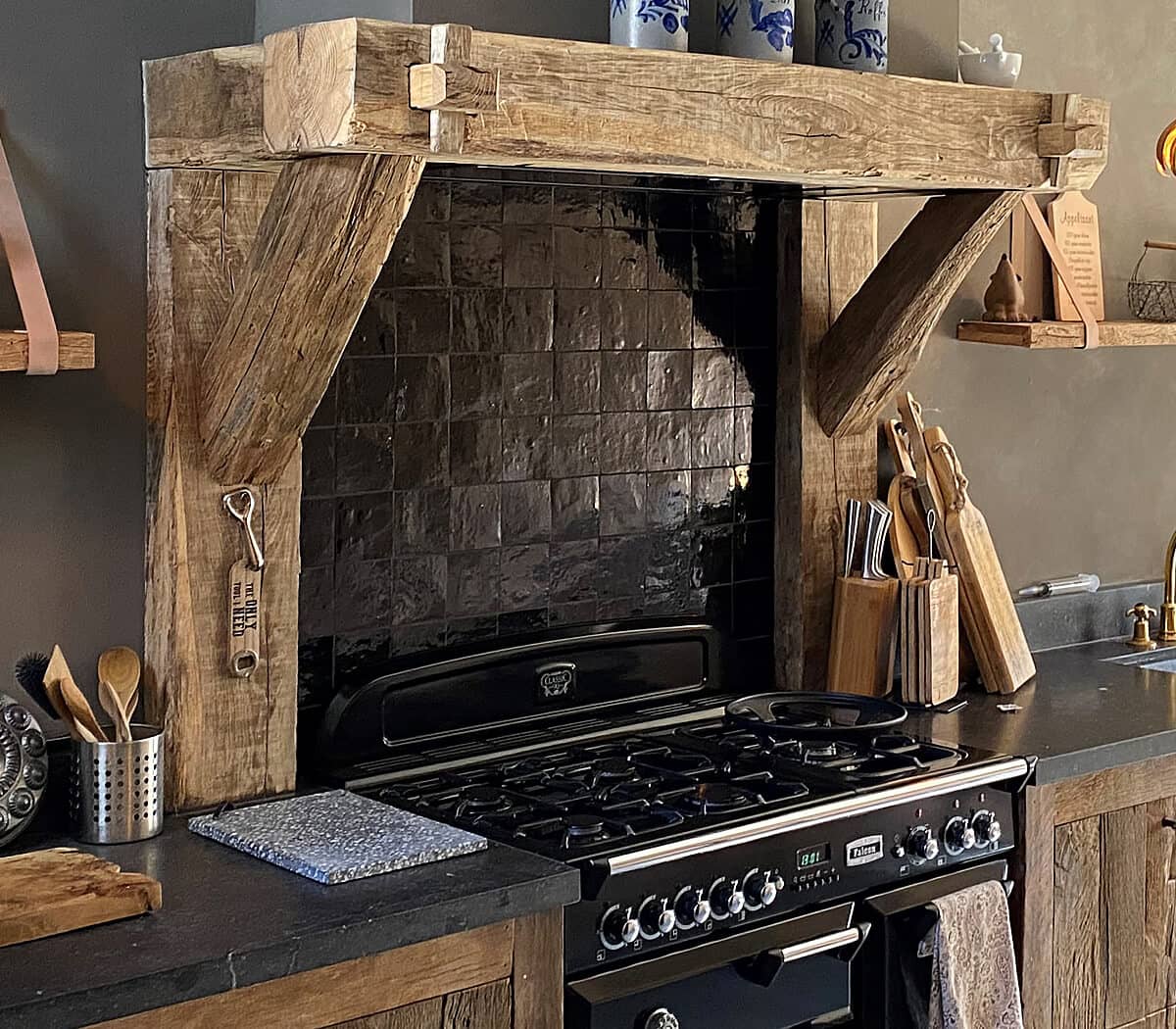 zwarte-zelligers-handgevormde-wandtegels