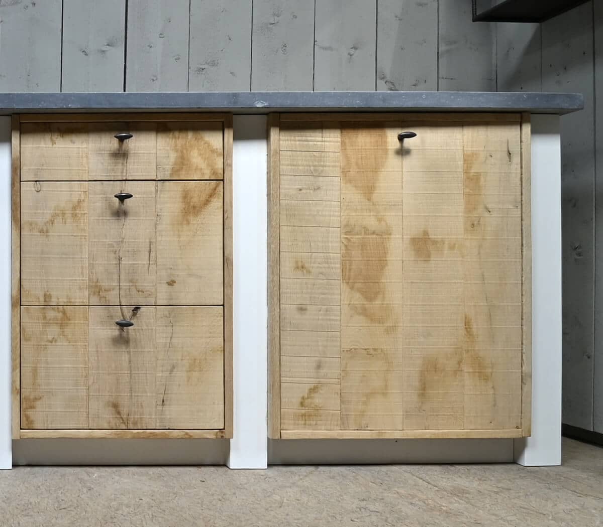 eiken-keuken-belgisch-hardstenen-blad-spoelbak