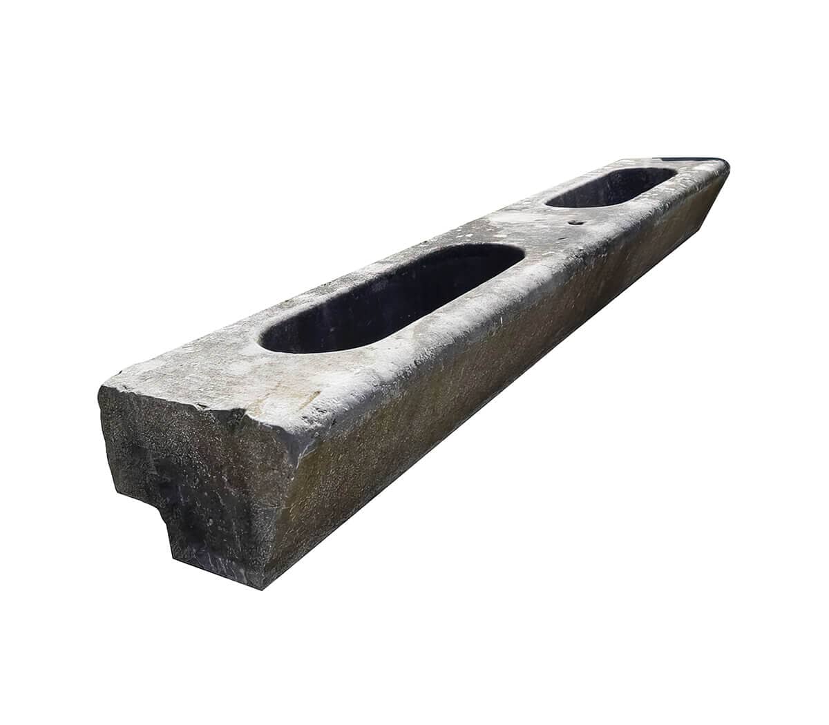 Antieke-Belgisch-hardstenen-trog-met-2-uitsparingen