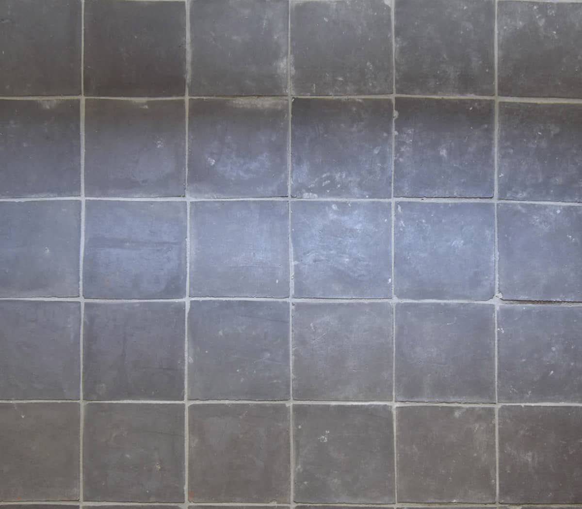 Blauw-bruin-grijze-gesmoorde-plavuizen