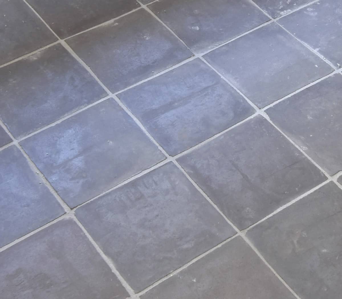 Blauw-bruin-grijze-gesmoorde-plavuizen