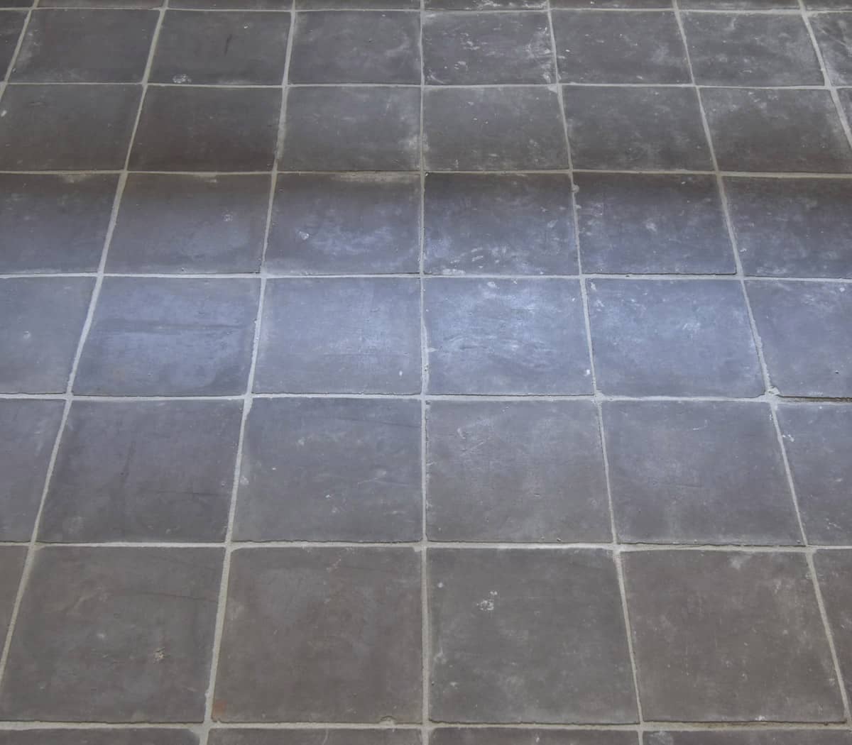 Blauw-bruin-grijze-gesmoorde-plavuizen