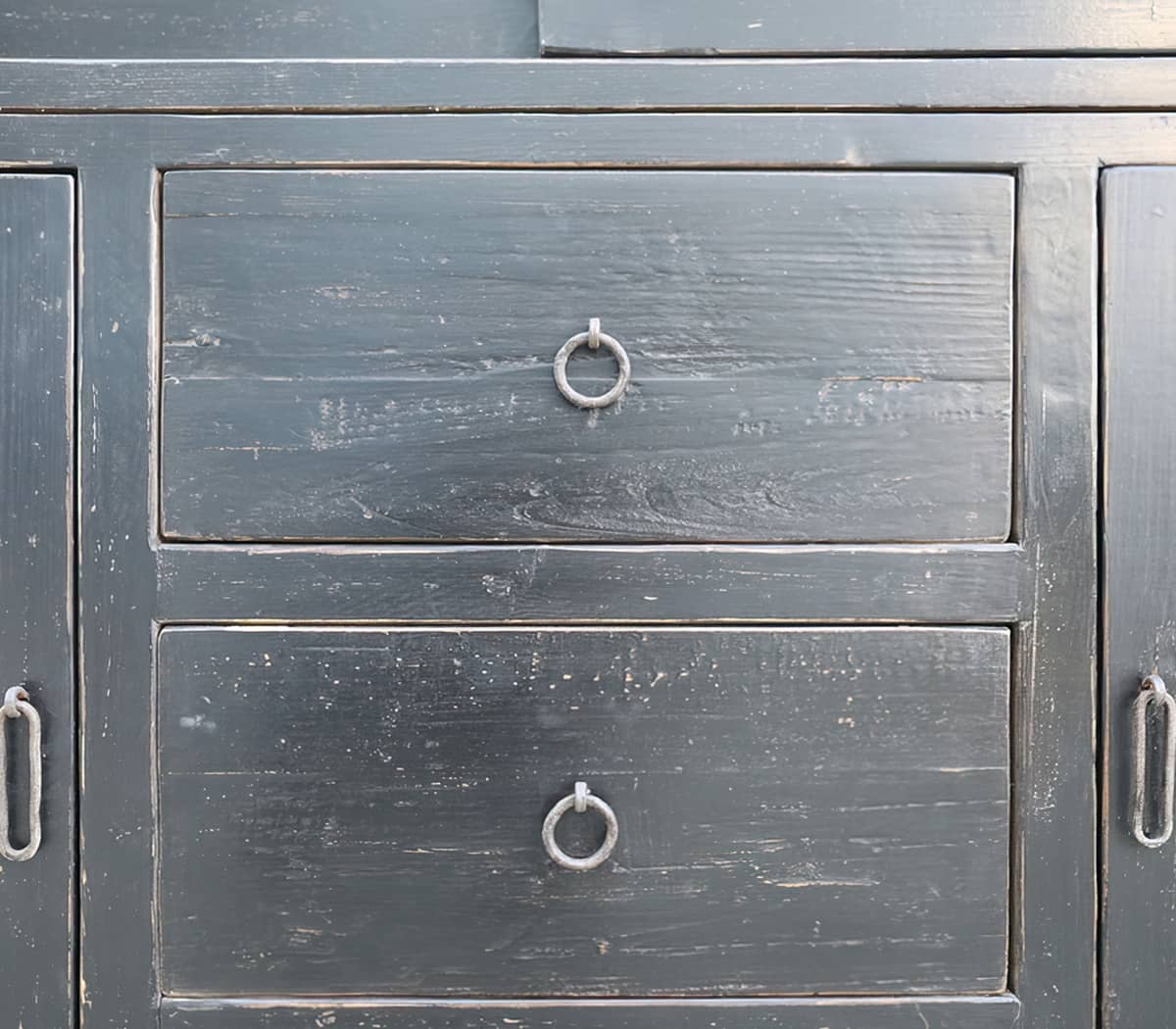 Buffetkast-met-schuifdeuren-met-glas-en-lades