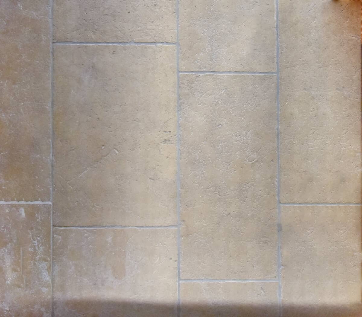 Calcaire-creme-kalkzandstenen-dallen-verouderd-geborsteld