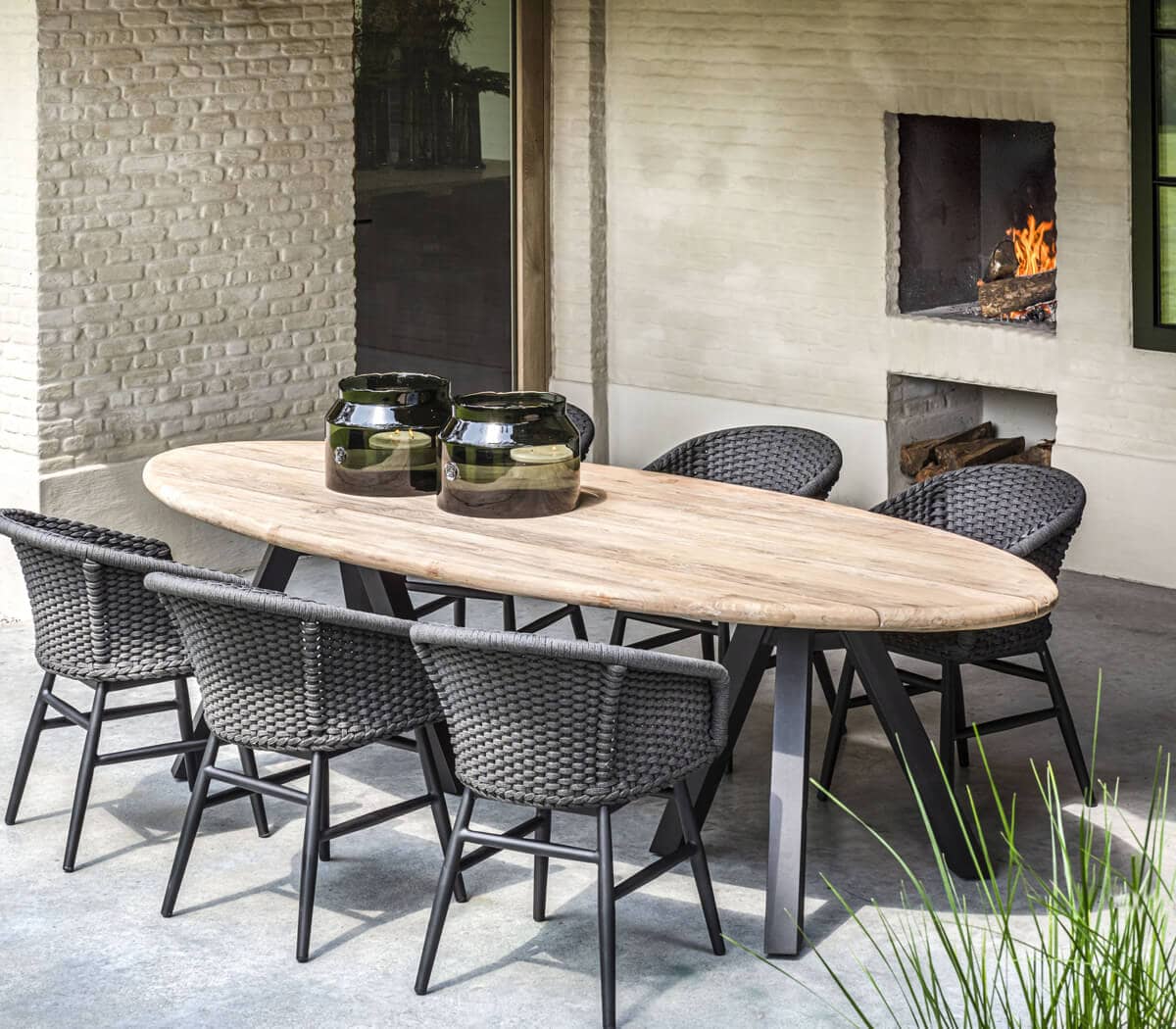 Gommaire-outdoor-teak-furniture-table_samuel