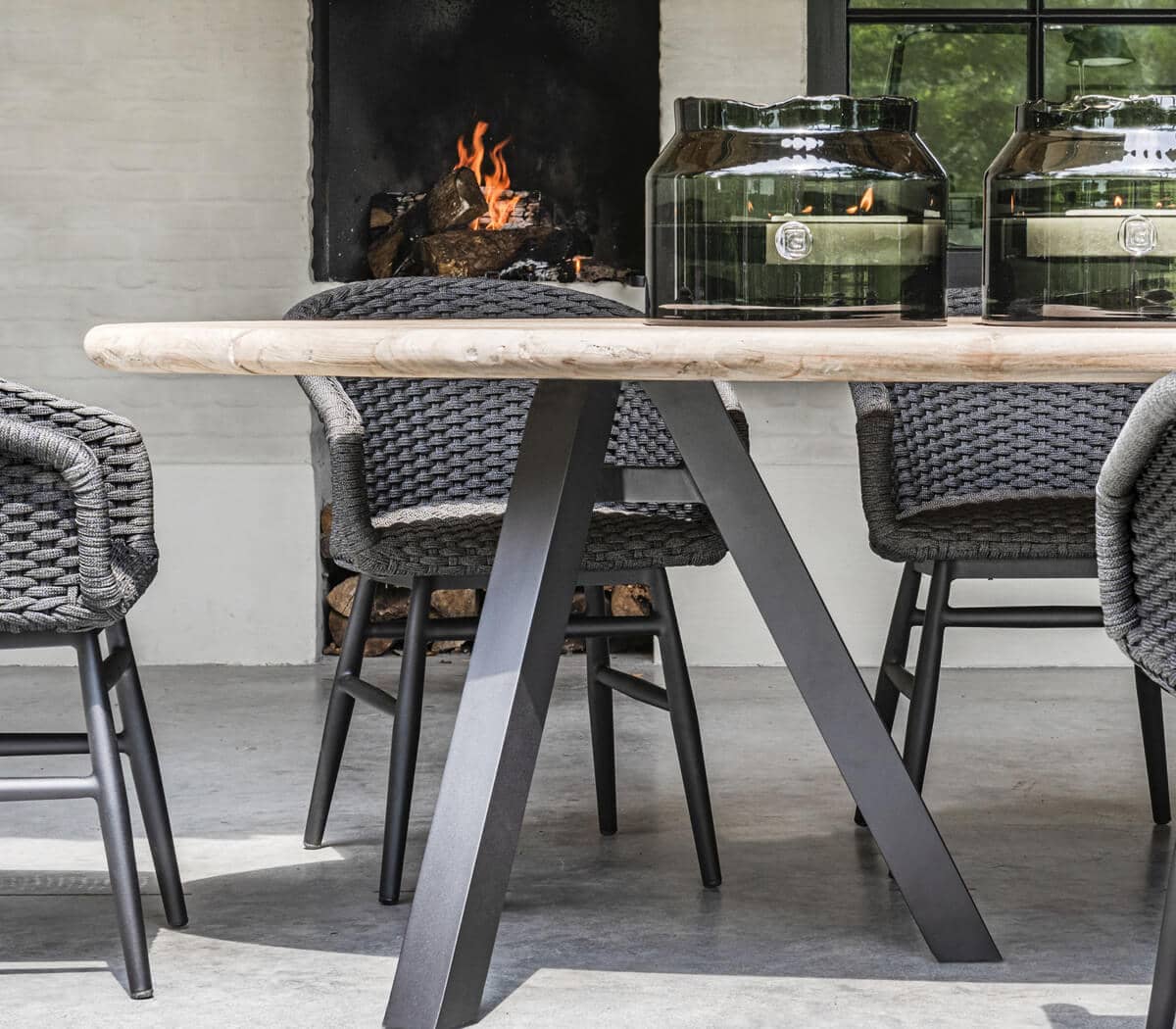 Gommaire-outdoor-teak-furniture-table_samuel